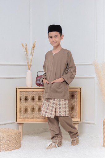 Baju Melayu Miqa in Hazelnut Brown