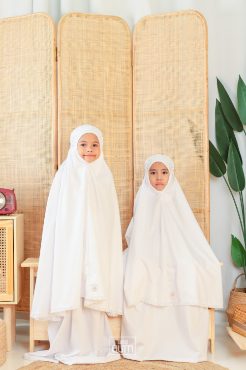 Telekung Suci in White Lace