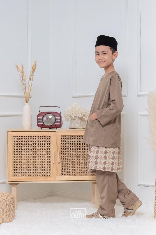 Baju Melayu Miqa in Hazelnut Brown
